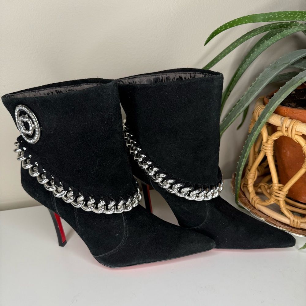 VTG Apple Bottoms Black Suede Chain Ankle Boots Size 7.5 Red Sole Stiletto Heel